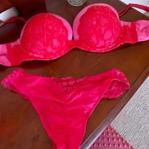 VS Very Sexy collection convertible (strap or strapless) Bra/panties set 😍